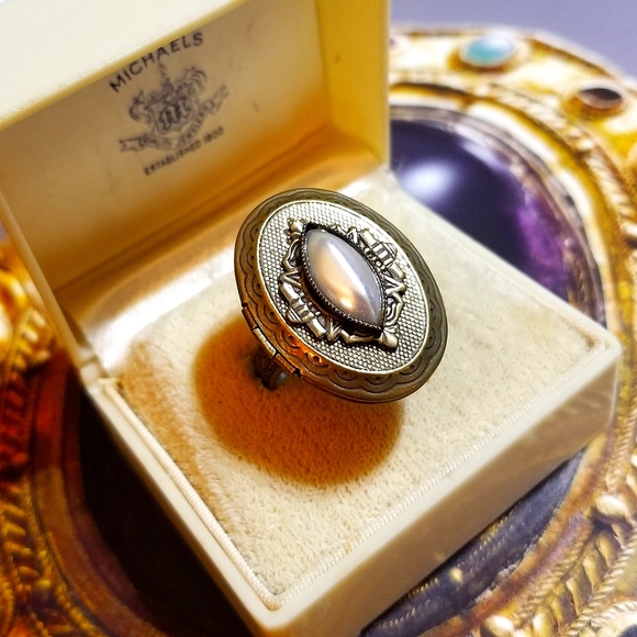 Retired Jan Michaels Locket Ring with Faux Pearl - Picture 5 of 7